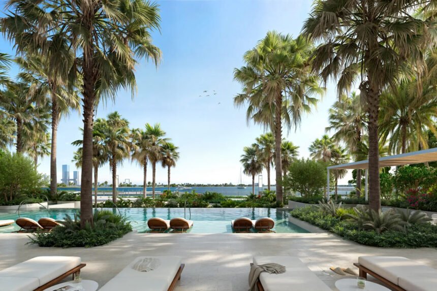 Sunbathing area with sun loungers and relaxation zones
